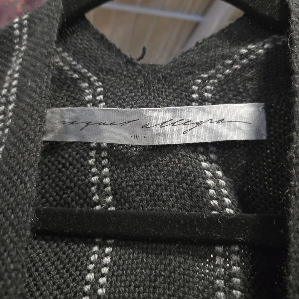 Raquel Allegra Poncho OS worn 2 times - Picture 5 of 13